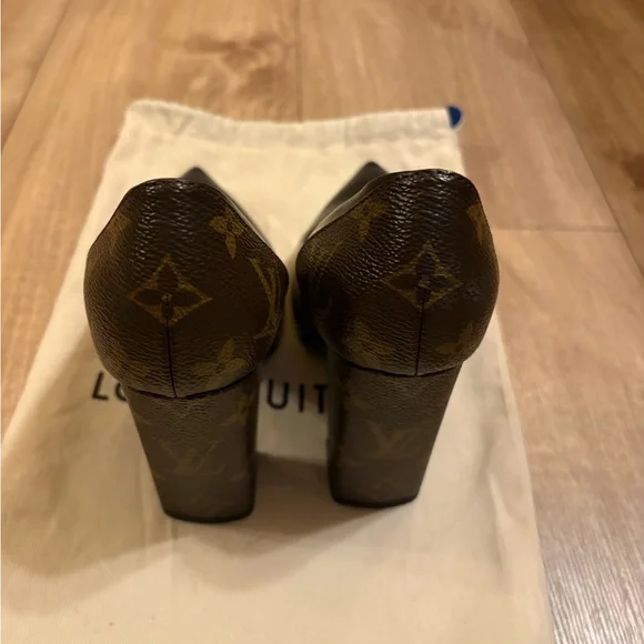 Louis Vuitton Black and Monogram Heels - Picture 10 of 10